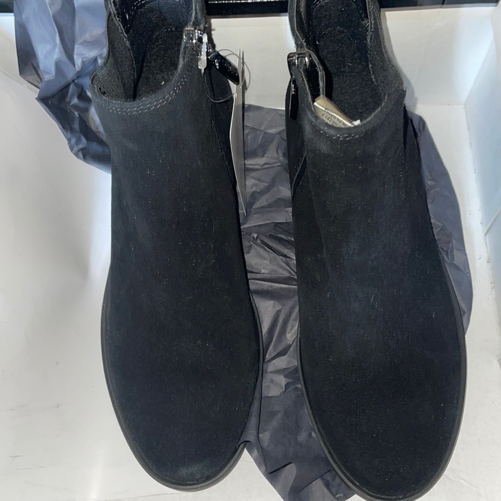 adorable boots new in box